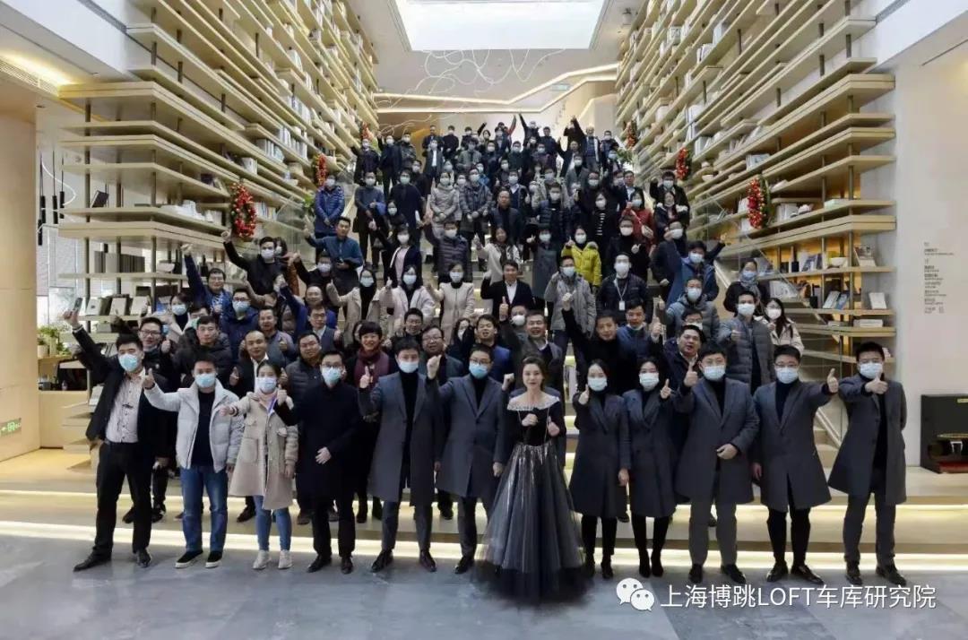广元全国一百多人在华侨城汉口道6号参观研讨LOFT专利车库技术！